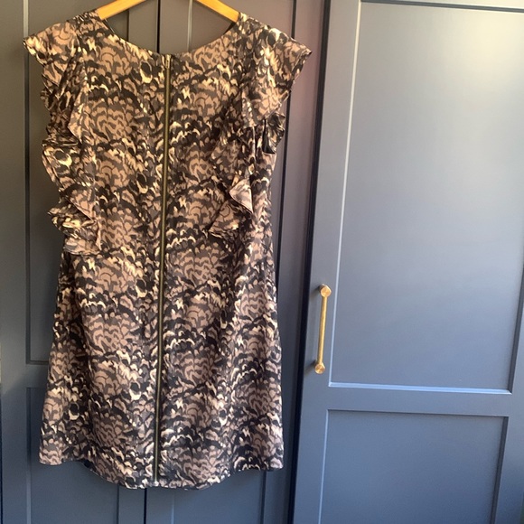 Black/Grey Patterned Flutter Sleeveless Dress with Exposed Zipper & Belt-Size 10 - Picture 2 of 11